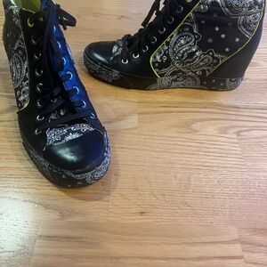 DKNY Black and White Paisley Women's High-Top Sneakers. Sz 10